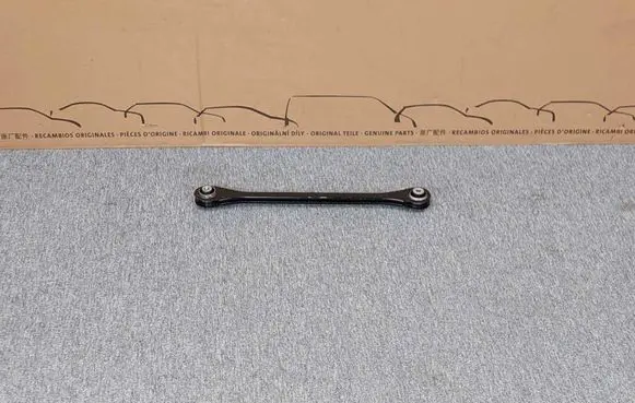 BMW 2 Active Tourer U06 Rear suspension control arm 6881364 6895638 6881365