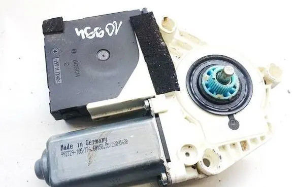 Volkswagen Jetta V Front door window regulator motor 1K5837401P 1K0959793G