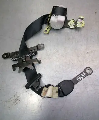 Toyota Corolla Verso AR10 Middle seatbelt (rear) H099901 H073818