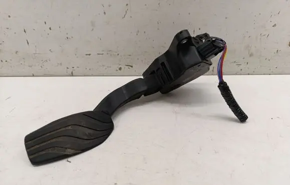Nissan Qashqai J12 Accelerator throttle pedal 180026UA1B