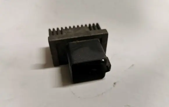 Opel Vivaro Glow plug pre-heat relay 9640469680