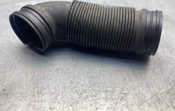 Skoda Octavia Mk2 (1Z) Air intake hose/pipe 1K0129684B