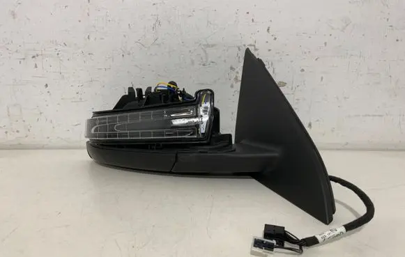 Mercedes-Benz A W176 Front door electric wing mirror A1768102616