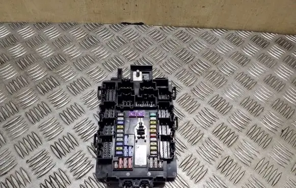 Tesla Model S Fuse module 103440900A
