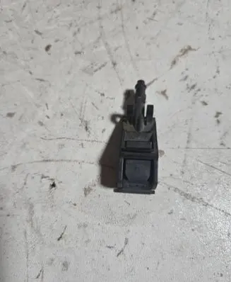 Volkswagen Polo IV 9N3 Windshield washer spray nozzle 6E095598