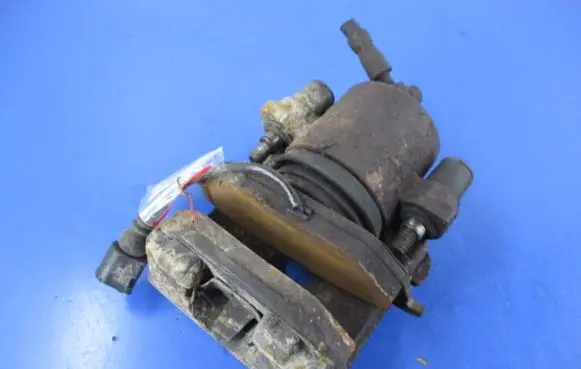 Volkswagen Golf V Front brake caliper