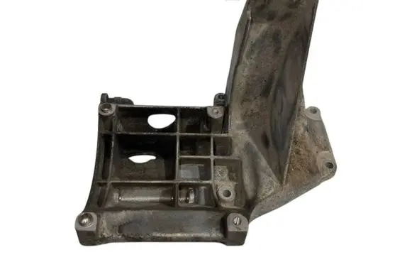 BMW 7 E38 Engine mounting bracket 1736956