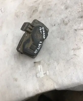 Volkswagen Tiguan Intake manifold valve actuator/motor 5q0253691j