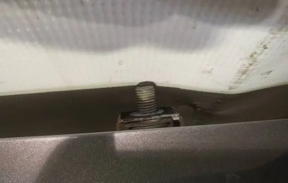 Toyota Yaris Tailgate/trunk/boot hinge