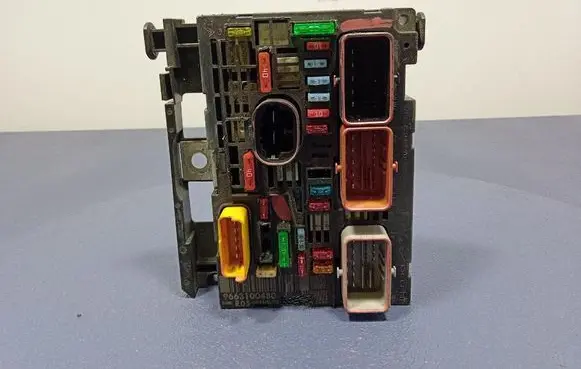 Peugeot 308 Fuse box set 9663100480