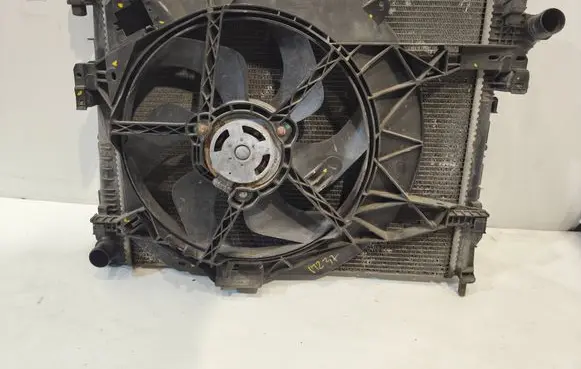 Opel Vivaro Coolant radiator 820041166