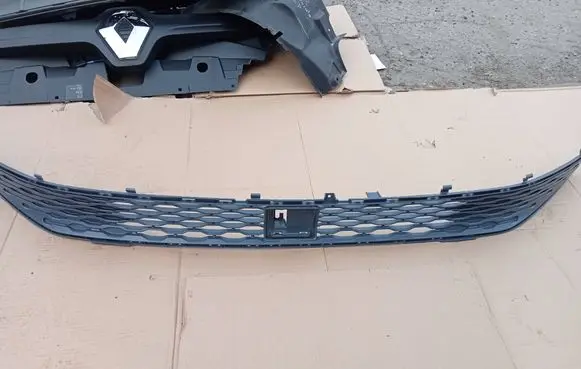 Volkswagen Transporter - Caravelle T7 Front bumper lower grill 7T0853663A