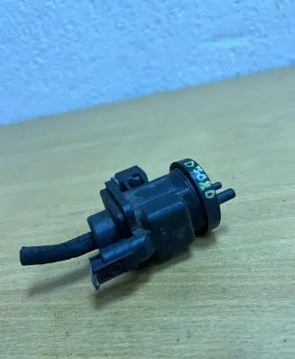 Mercedes-Benz C W203 Engine mount vacuum valve A0005450427 D7080