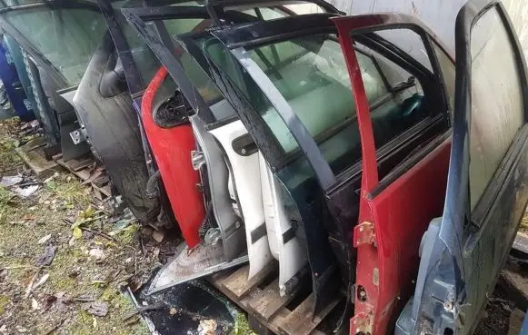 Peugeot 405 Front door