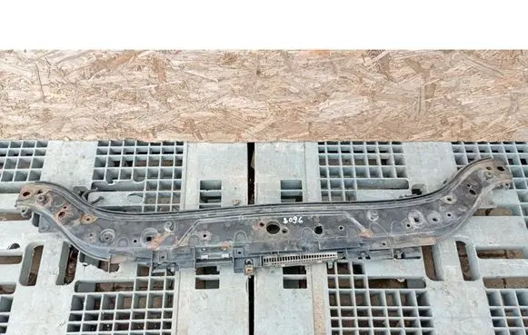 Renault Megane II Radiator support slam panel
