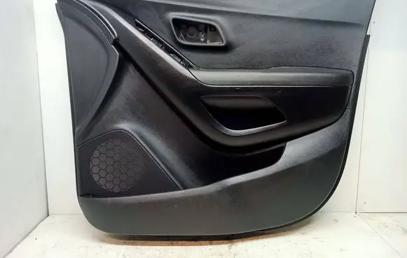 Chevrolet Trax Front door card panel trim 