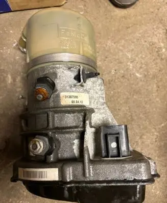 Volvo S60 Power steering pump 31387595