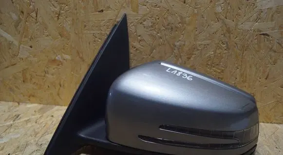 Mercedes-Benz C W204 Front door electric wing mirror