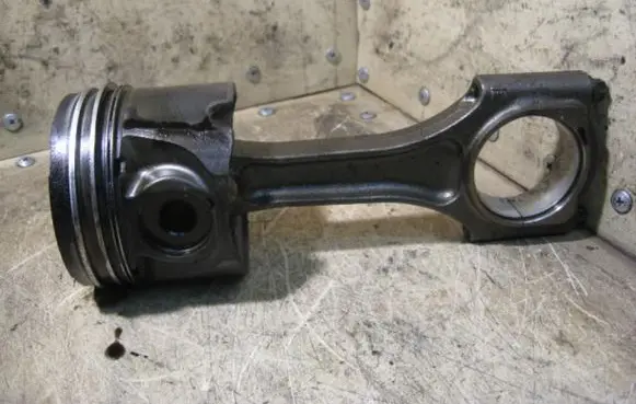 Piston with connecting rod