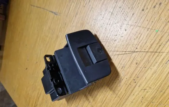 Renault Espace - Grand espace IV Hand parking brake switch 8200550545