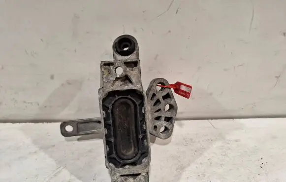 Opel Insignia A Engine mount bracket 13227712