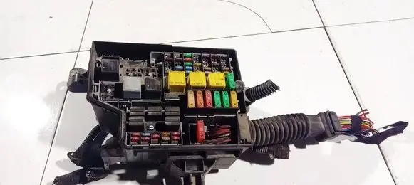 Opel Tigra B Fuse box set