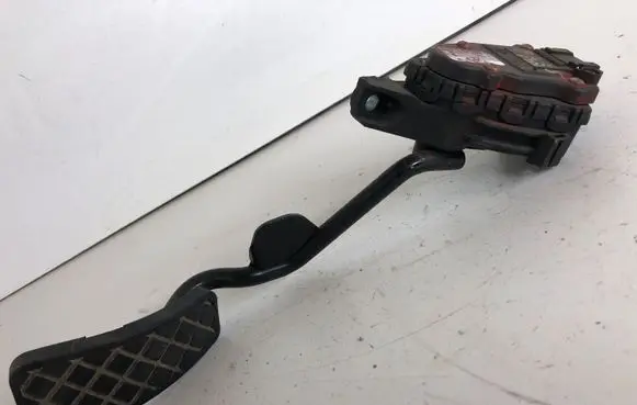 Audi A6 S6 C5 4B Accelerator throttle pedal 8E2721523