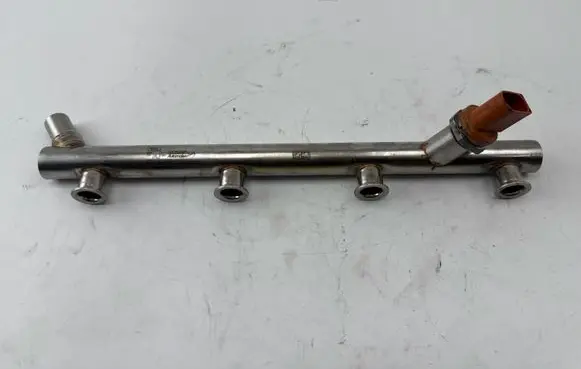 Audi RS6 C7 Fuel distributor 079133315BM