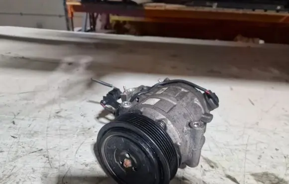 Volkswagen Polo IV 9N3 Air conditioning (A/C) compressor (pump) 6Q0820808G
