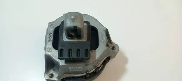 BMW 5 G30 G31 Engine mount bracket 6860487 071124