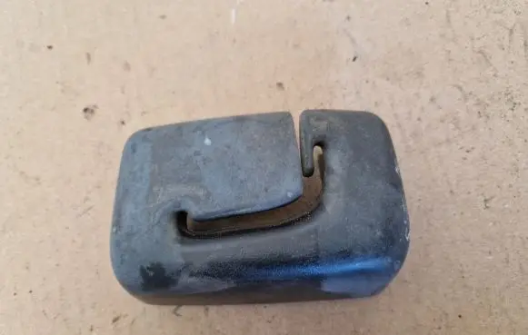 Volkswagen PASSAT B3 Seat belt trim 357857830