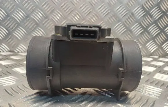 Opel Omega B2 Mass air flow meter 90411957