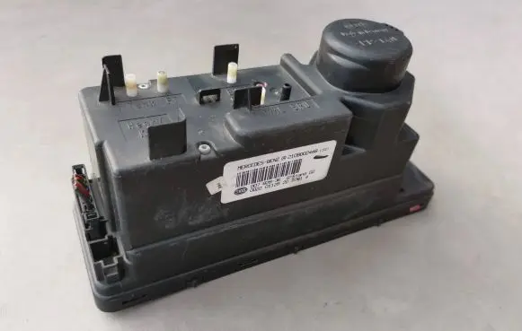 Mercedes-Benz E W210 Central locking vacuum pump 2108002448 00782836