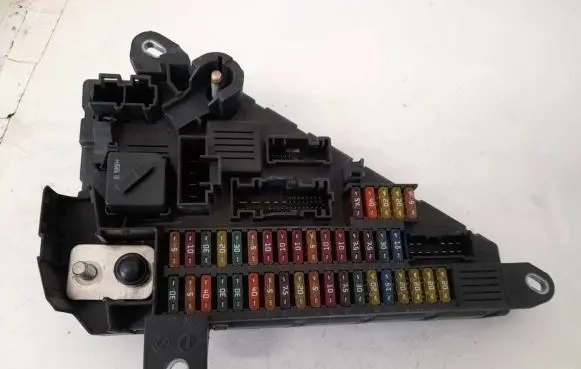BMW 5 E60 E61 Fuse box set 913883001 518956057