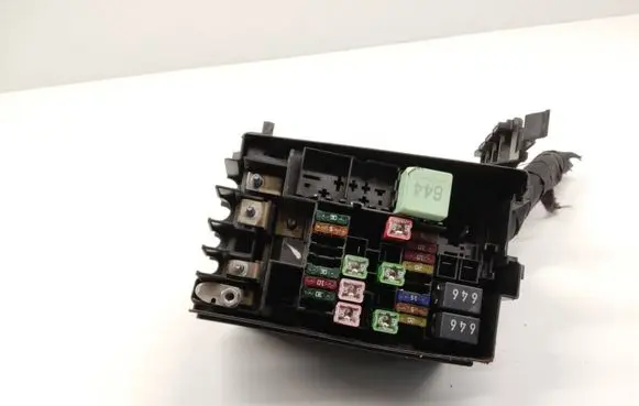 Volkswagen Jetta VI Fuse module
