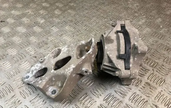 BMW 4 F32 F33 Engine mounting bracket 6859415 6859413