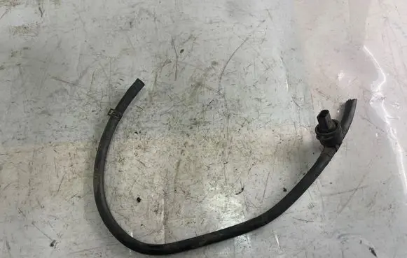 Volkswagen PASSAT B5.5 Engine coolant pipe/hose 8d0121107m