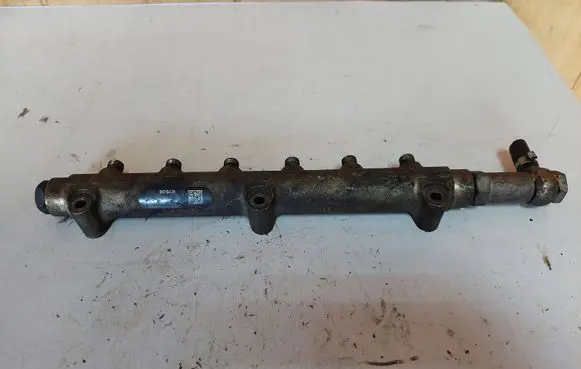 Volvo V70 Fuel main line pipe 8658252 000902