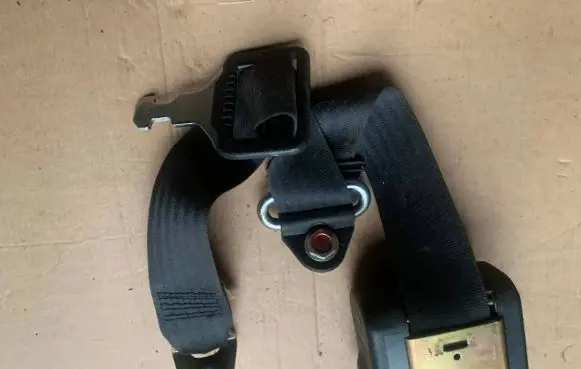 Mercedes-Benz W123 Rear seatbelt 1238605685 0333117