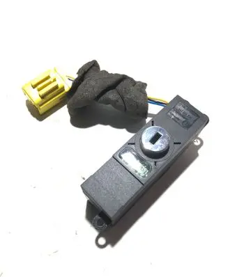 Passenger airbag on/off switch