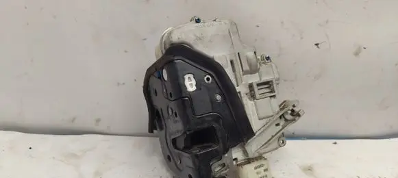 Audi A6 S6 C6 4F Front door lock 8E1837015AA
