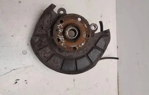 Volkswagen Jetta V Front wheel hub spindle knuckle