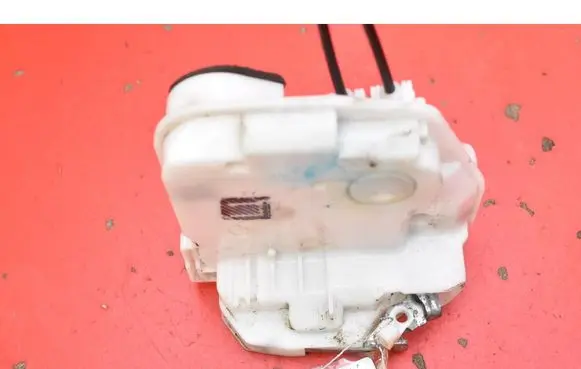 Peugeot 4008 Front door lock 