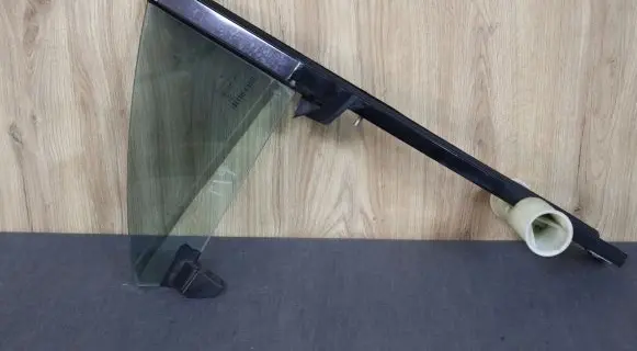 Mercedes-Benz CLS C219 Rear door window glass 