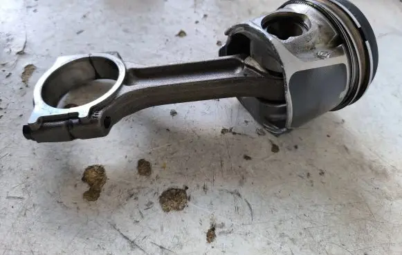 Piston with connecting rod