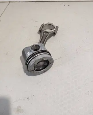 Volkswagen PASSAT B8 Piston with connecting rod 04L107065D