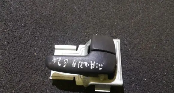 Mazda 626 Front door interior handle mdh20i