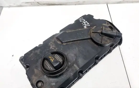 Volkswagen PASSAT B5.5 Rocker cam cover 038103475N