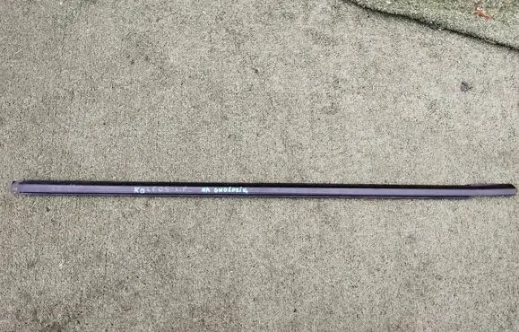 Renault Koleos I Front door glass trim molding 