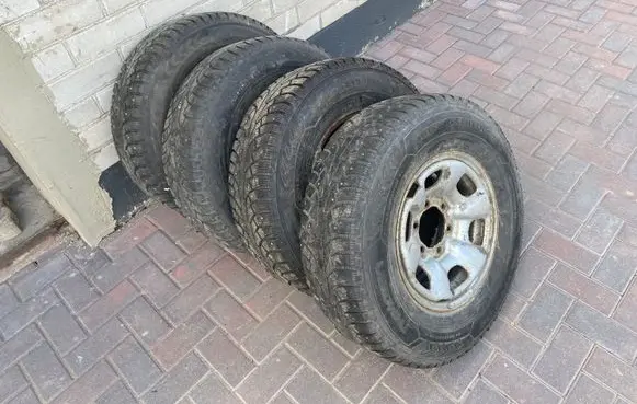 Toyota Hilux (N140, N150, N160, N170) R15 winter/snow tires with studs 23575R15